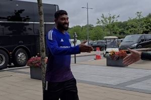 印度板球国家队造访卡灵顿基地，与曼联球员切磋交流