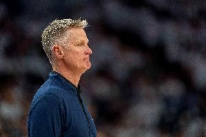 科尔：进攻重点是创造出空间 霍福德三分是打五外战术的关键